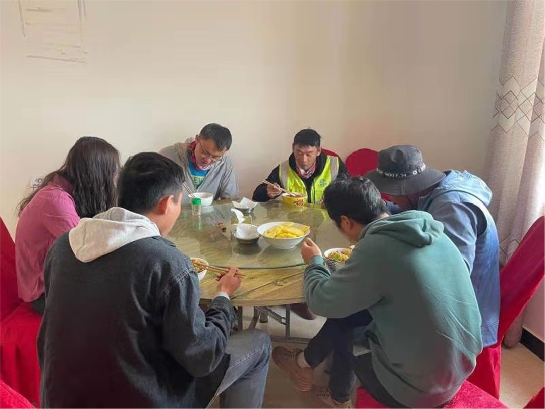 無論再忙，也別忘了吃飯 ?——二建干飯人圖鑒