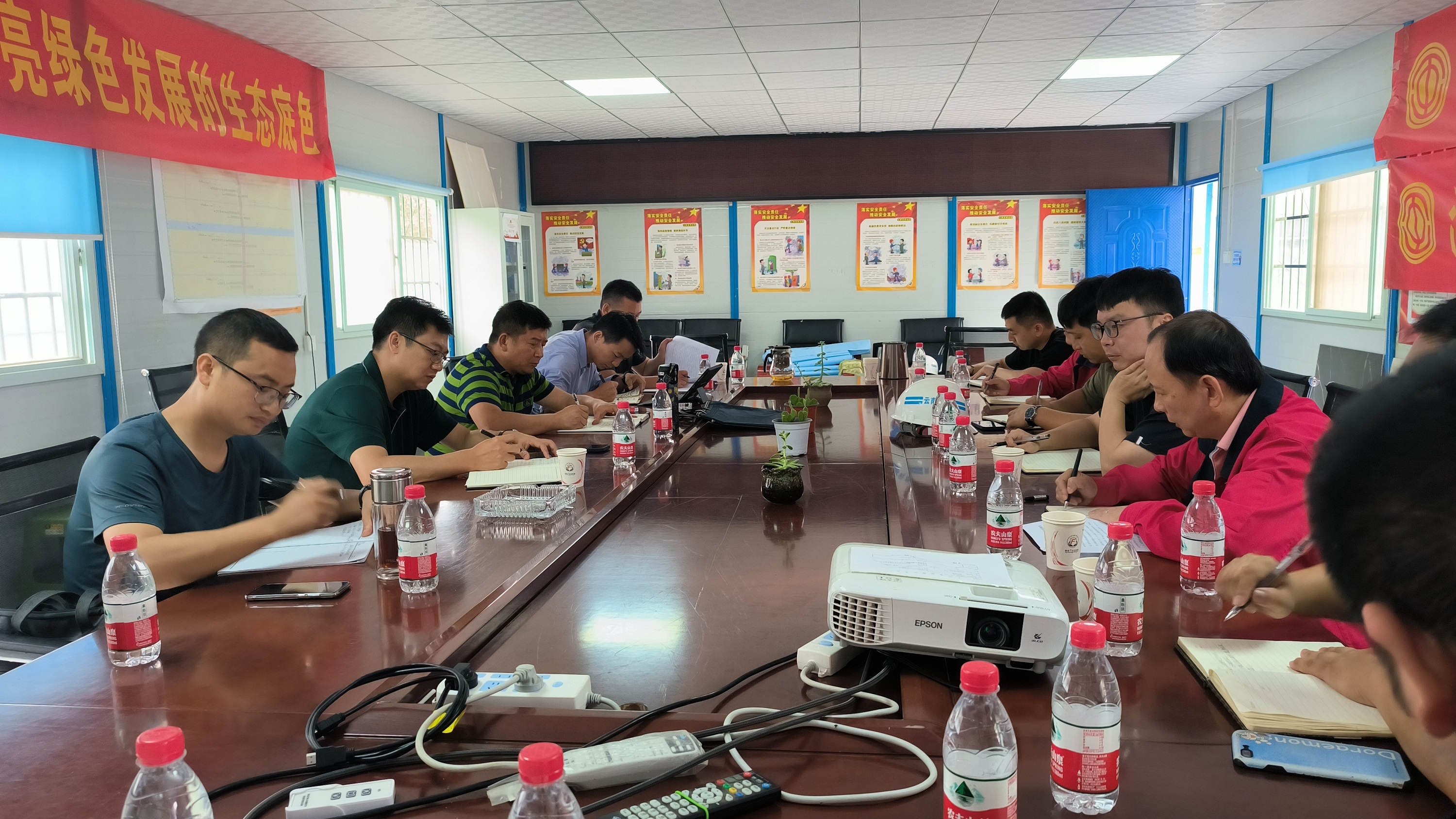 【貫徹一線工作法】萬(wàn)向遵一行到陽(yáng)宗海施家嘴移民搬遷項(xiàng)目開展安全隱患大檢查大整治工作