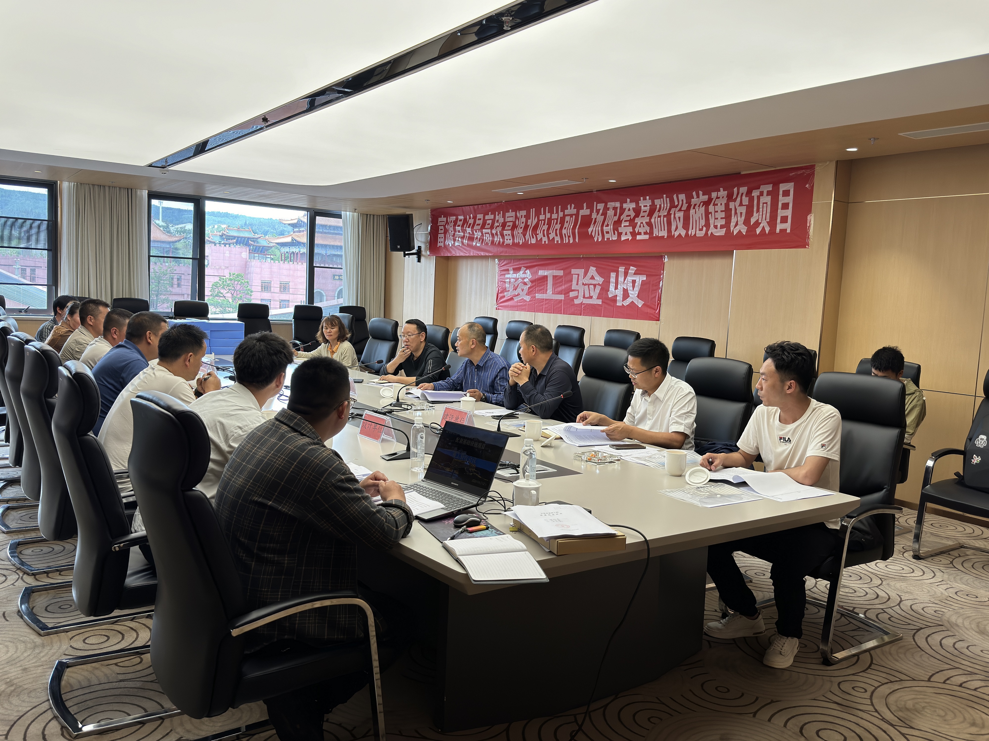 【搶抓黃金期 奮戰(zhàn)100天】富源縣滬昆高鐵富源北站站前廣場(chǎng)配套基礎(chǔ)設(shè)施建設(shè)項(xiàng)目通過竣工驗(yàn)收